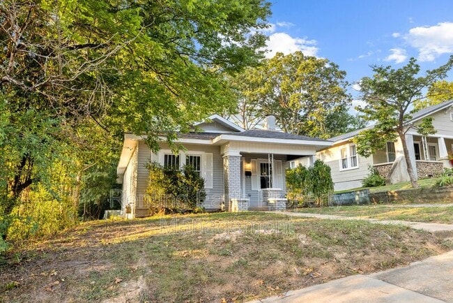 Building Photo - 1736 Mountain Dr