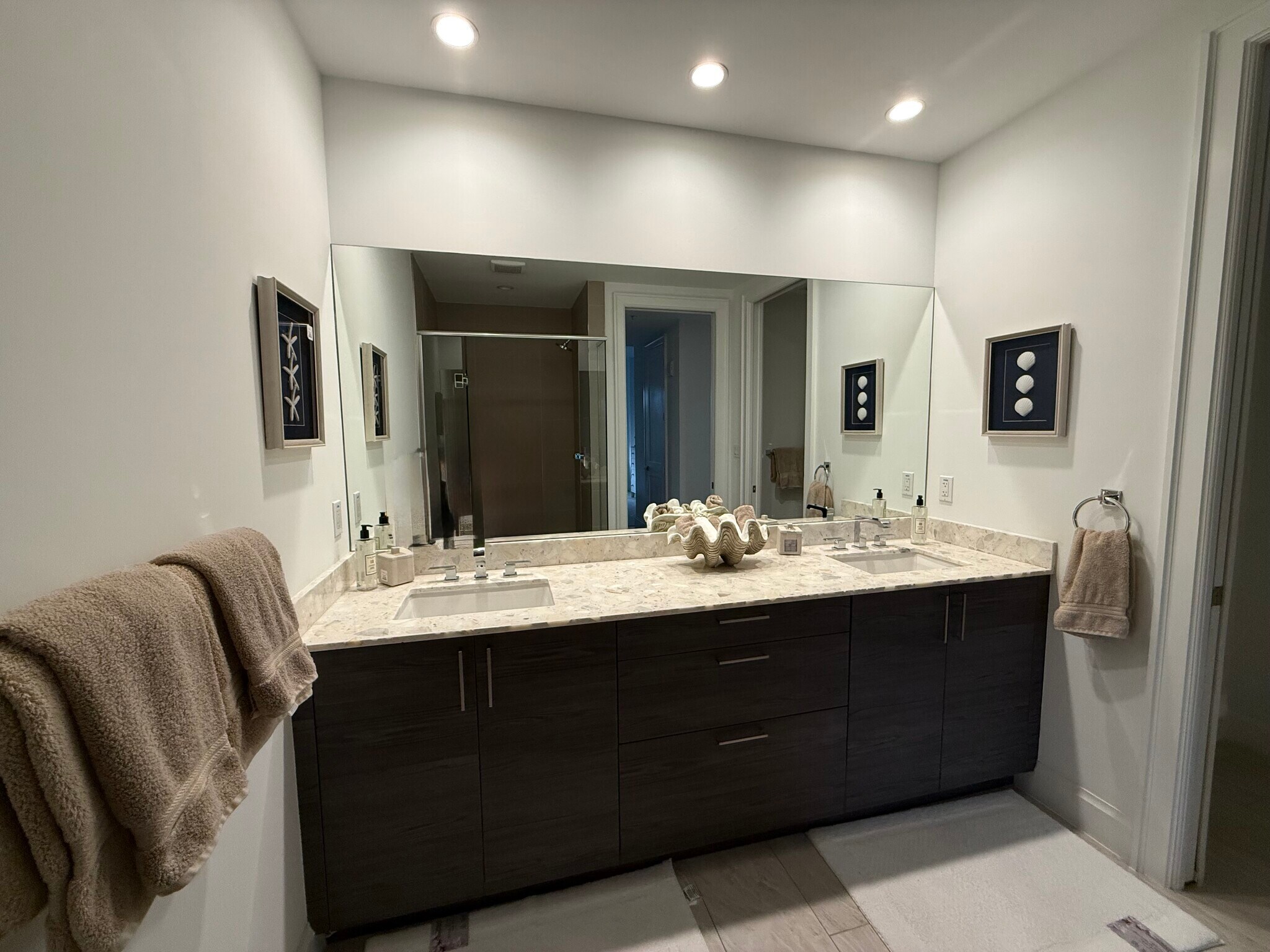 Master Bath - 1111 Central Ave