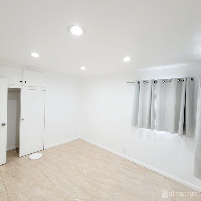 Building Photo - 216 Bloomfield Ave