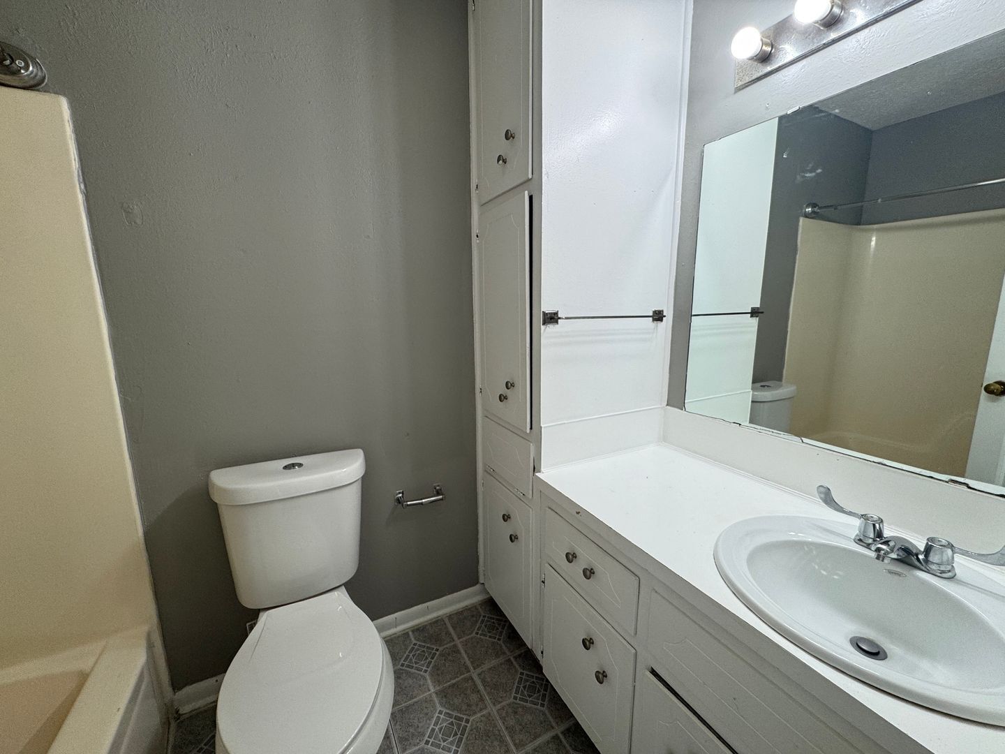 Building Photo - 1405 N Gray St