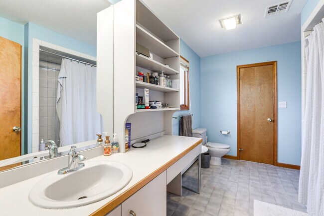 Building Photo - 31 Diane Dr