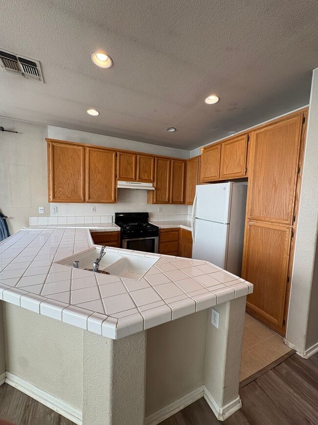 Building Photo - Beautiful 3bed/2bathroom Home in West Sac