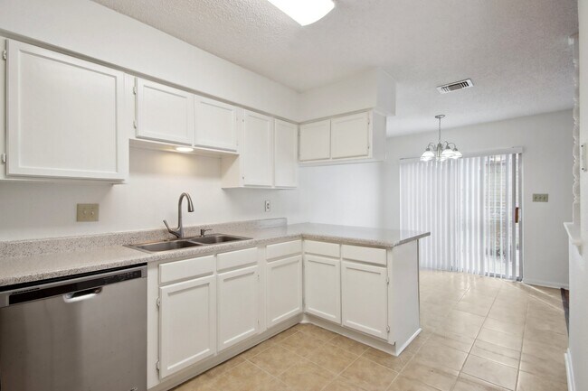 Building Photo - 13411 Creek Springs Dr