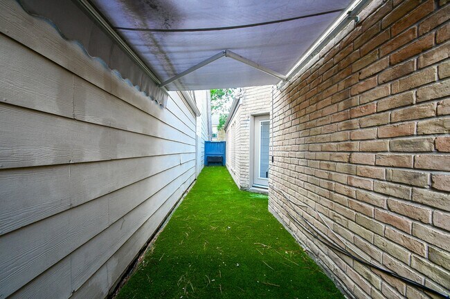 Building Photo - 12625 Memorial Dr