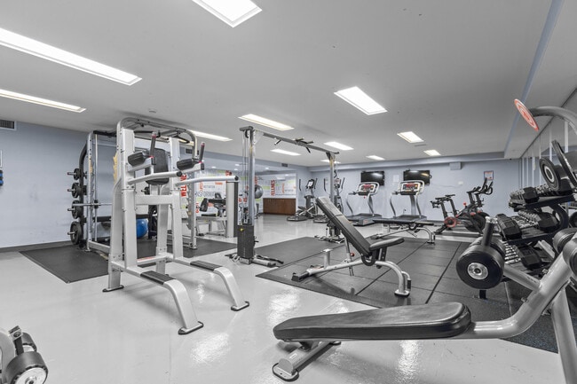 Building Photo - 410 Evernia St