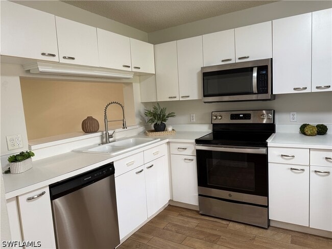 Building Photo - 7750 Jewel Ln