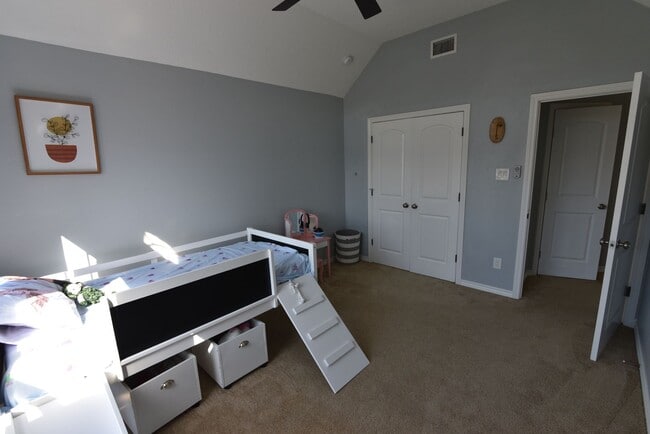 Building Photo - Great 4 Bedroom 2.5 Bathroom, In Bridle Ga...