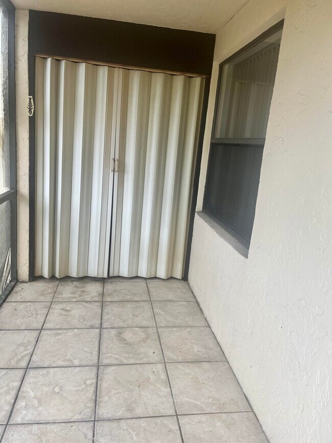 Building Photo - 7178 Golf Colony Ct