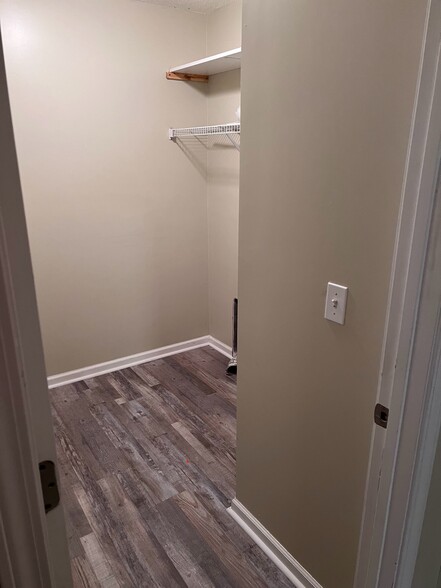 Laundry - 110 Creekside Cir
