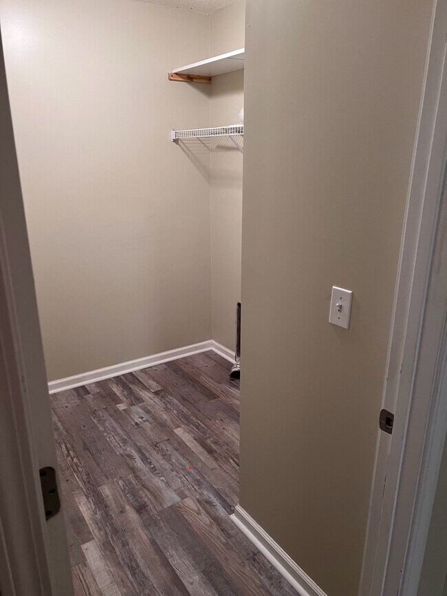 Laundry - 110 Creekside Cir
