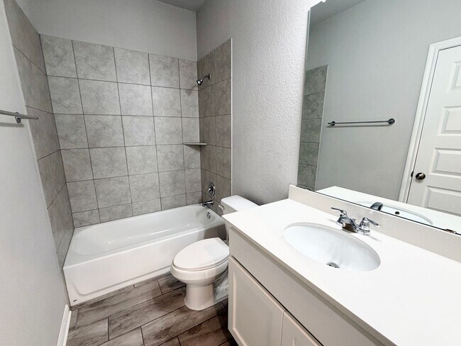 Building Photo - 3 bedroom, 2 bath home for lease