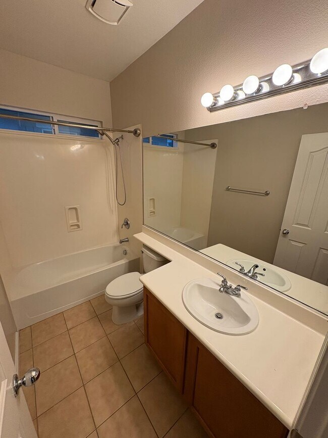 Building Photo - Gorgeous 5 Bedroom, 3.5 Bath Mountain House Home