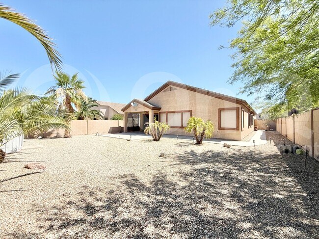 Building Photo - 18513 W San Carlos Dr