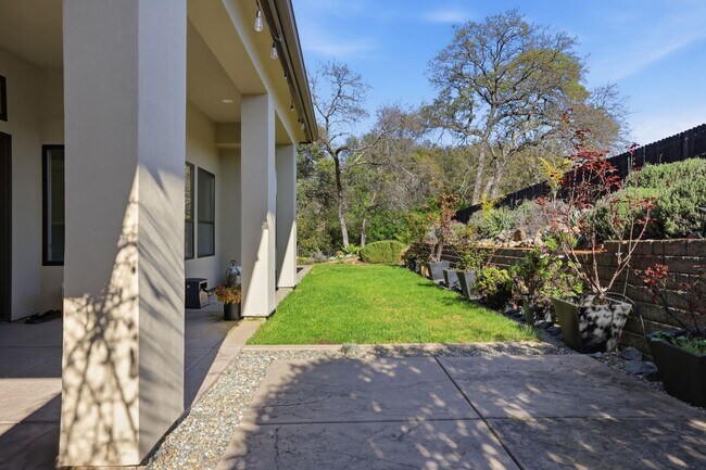 Building Photo - 3813 Calverhall Way
