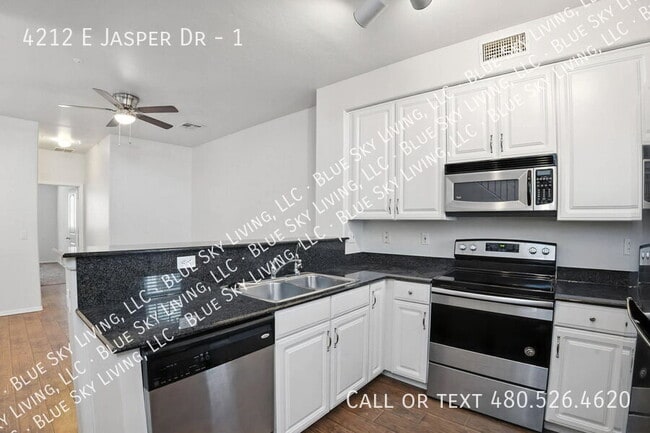 Building Photo - 4212 E Jasper Dr