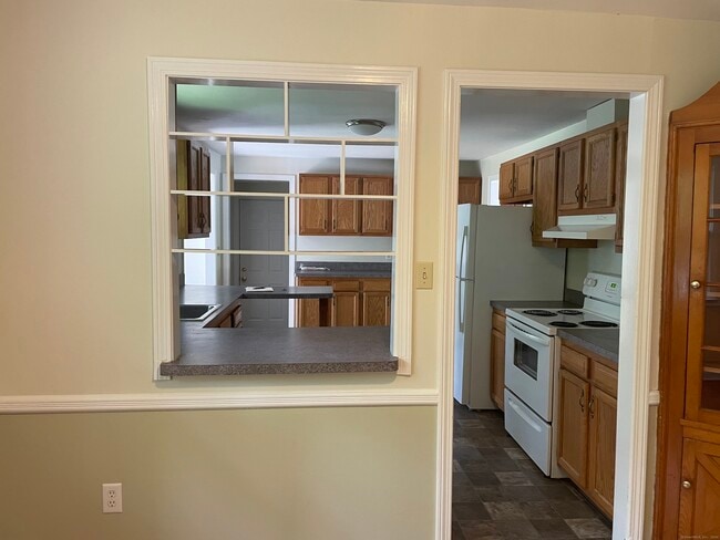 Building Photo - 85 Valley Rd