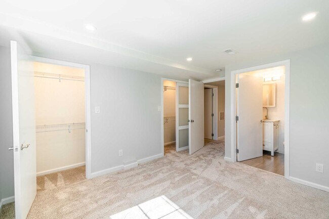 Building Photo - 653 St Francis Blvd