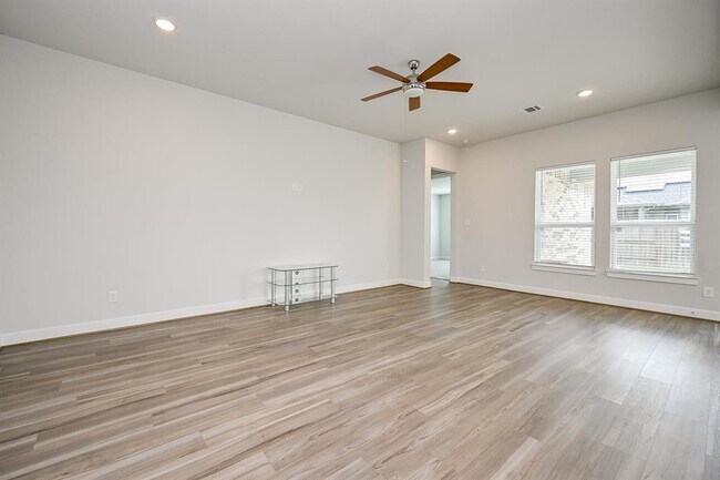 Building Photo - 9222 Dearborn Knoll Dr