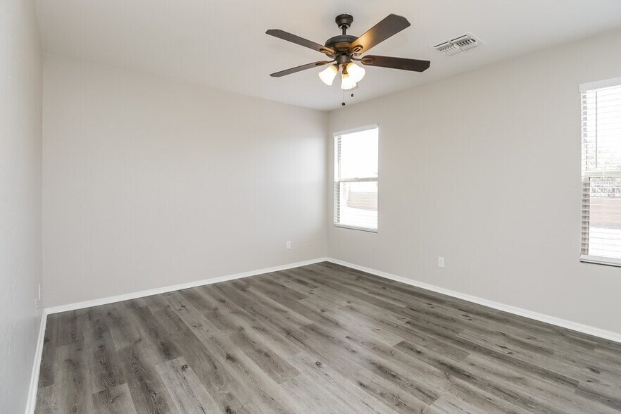 Building Photo - 3229 W Alta Vista Rd