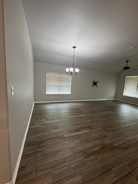 Building Photo - 1915 Rustic Manor Dr