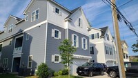 Building Photo - Like-New Two-Unit Condo in Sought-After Ch...
