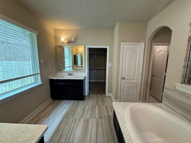 Building Photo - 4318 Bayberry Ridge Ln