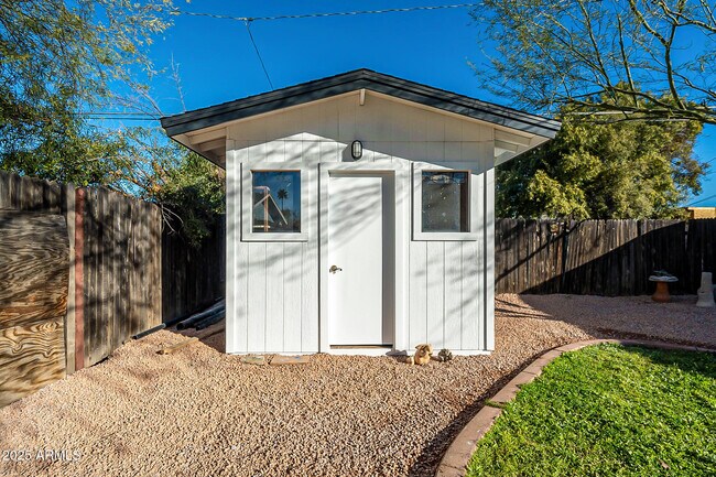 Building Photo - 1316 E Lemon St