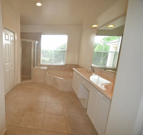 Building Photo - 1145 E Magnolia Cir