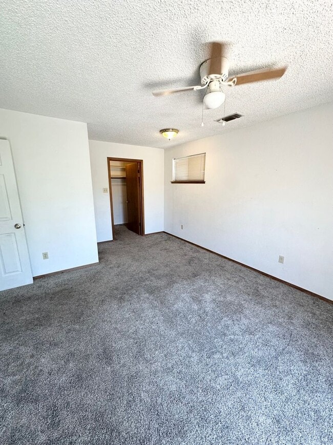 Building Photo - 3 Bed 2 Bath Ready to Rent ASAP!