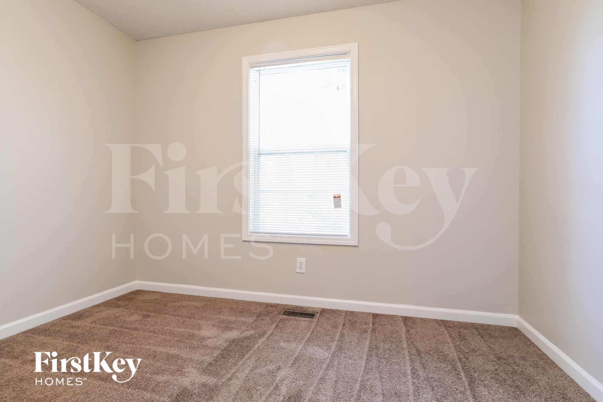 Building Photo - 3240 Hilltop Cir