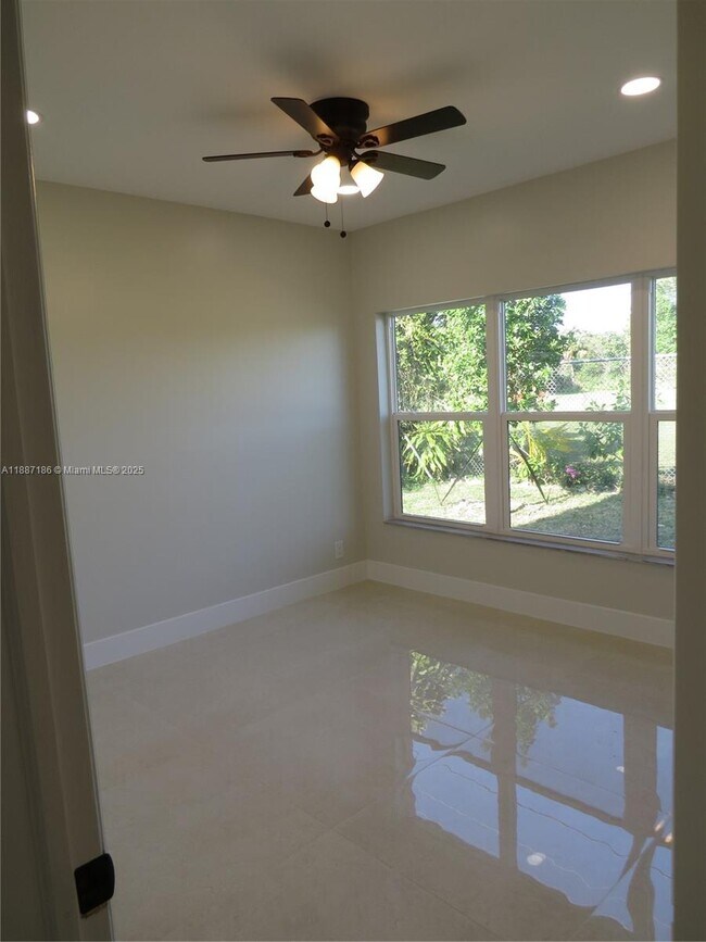 Building Photo - 1671 SW 44th Terrace