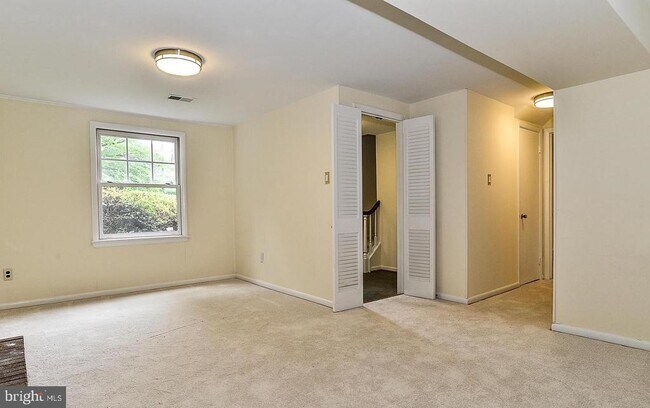 Building Photo - 9531 Old Creek Dr