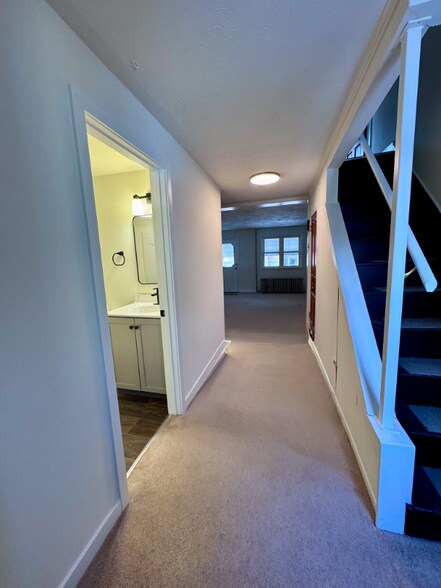 Building Photo - 229 S Nicholas St