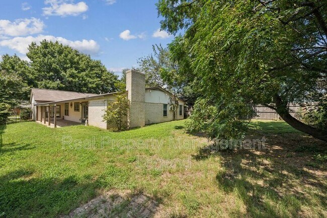 Building Photo - 2024 Robinson St