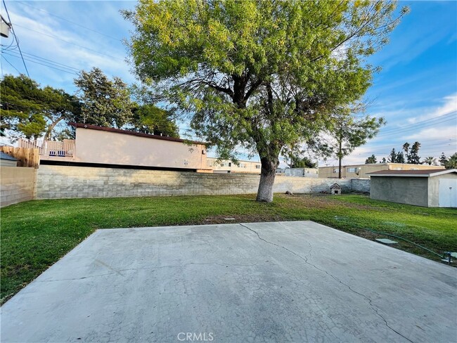 Building Photo - 824 N San Diego Ave