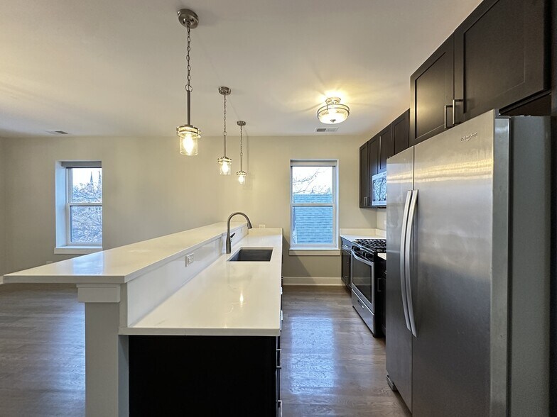 Building Photo - 1921 W 21st St