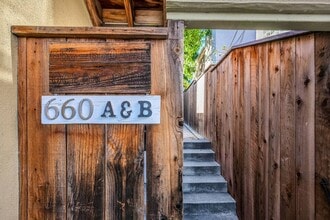 Building Photo - Santa Monica Living at its BEST!!!