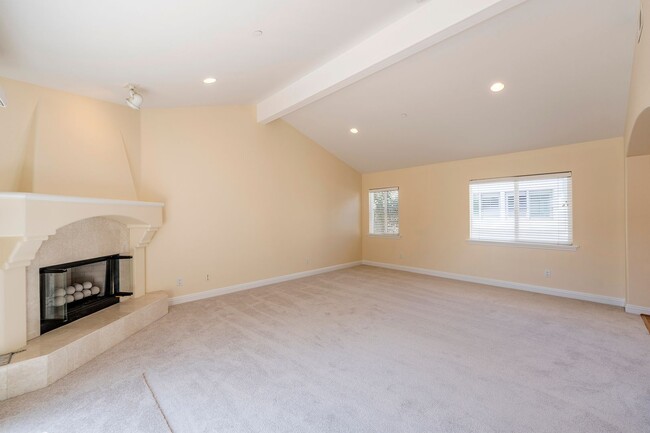 Building Photo - 2213 Carnegie Ln