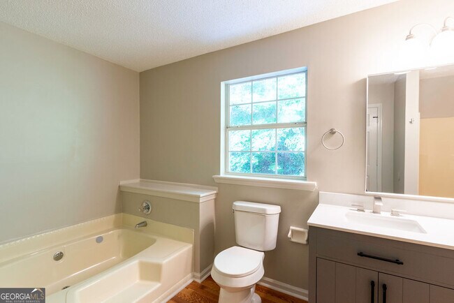 Building Photo - 2506 Venture Cir