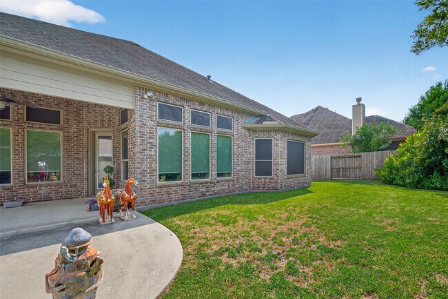 Building Photo - 15802 Pine Cone Ln