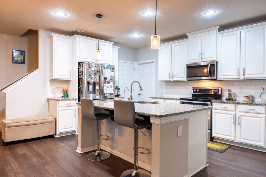 Building Photo - 19376 Roseate Dr