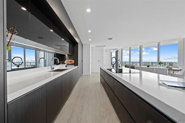 Building Photo - 851 NE 1st Ave