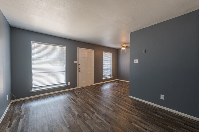 Building Photo - 708 Santa Rosa Dr