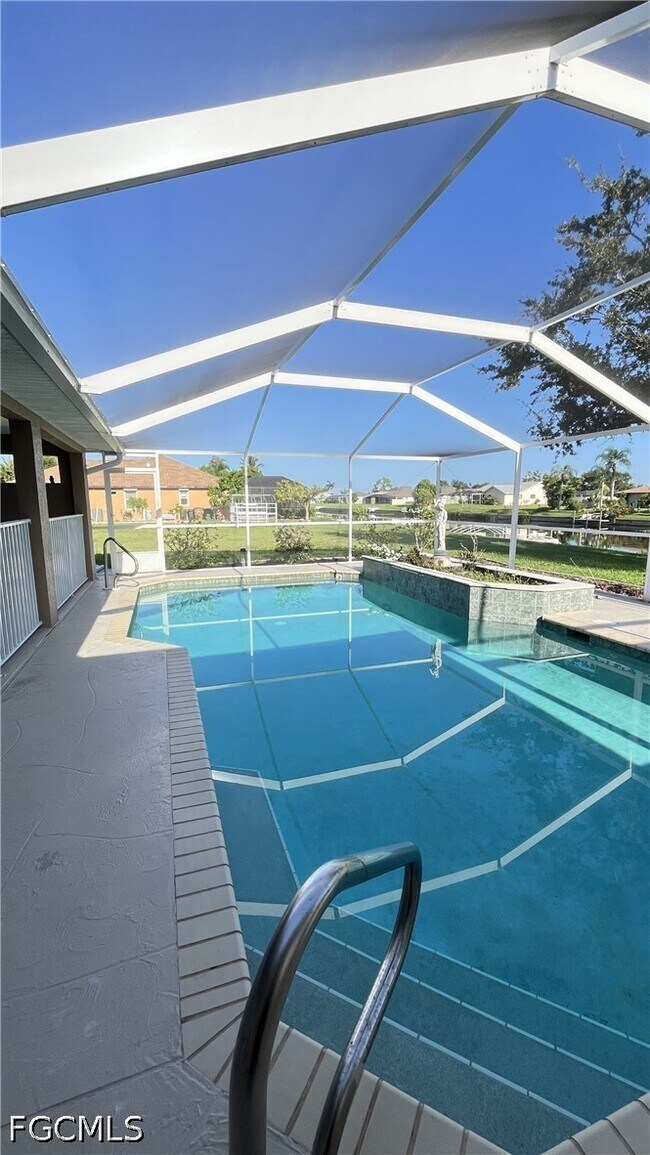 Building Photo - 213 SE 21st St