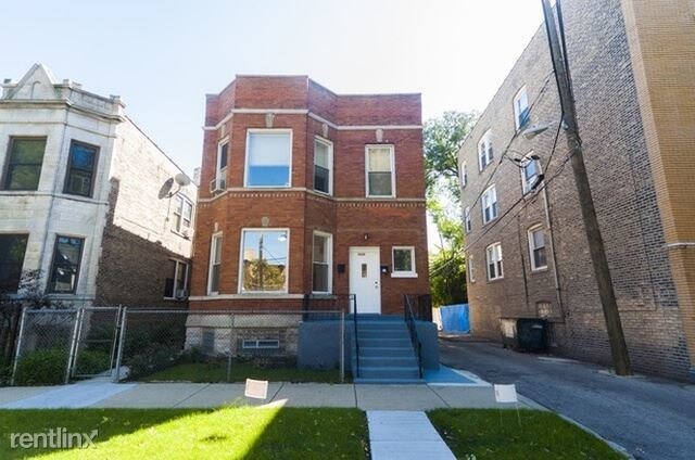 Building Photo - 3229 W Dickens Ave