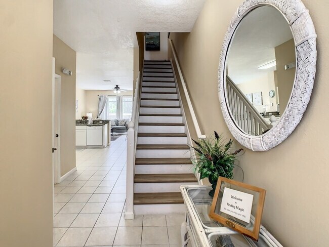 Building Photo - 2356 Silver Palm Dr