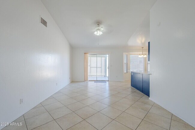 Building Photo - 678 S Silver Dr
