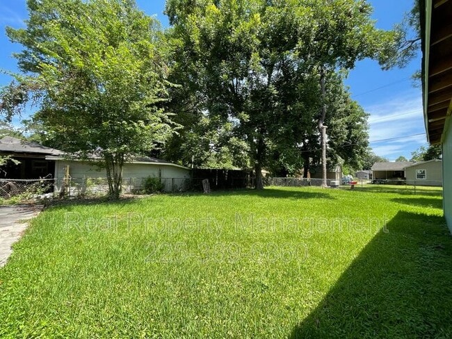 Building Photo - 6822 Merrydale Ave