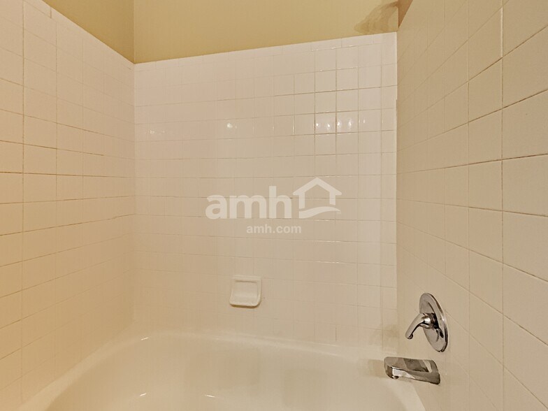 Building Photo - 13373 Mariposa Ct