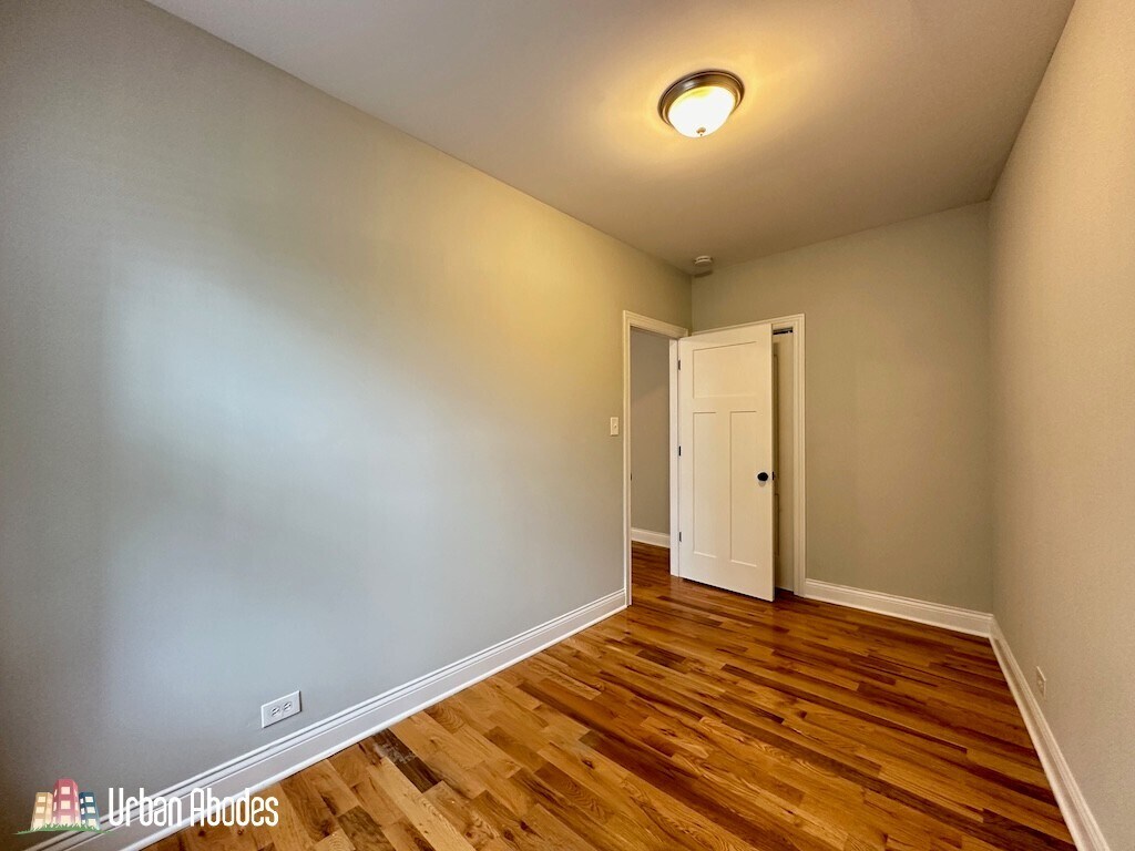 Building Photo - 523 W Melrose St